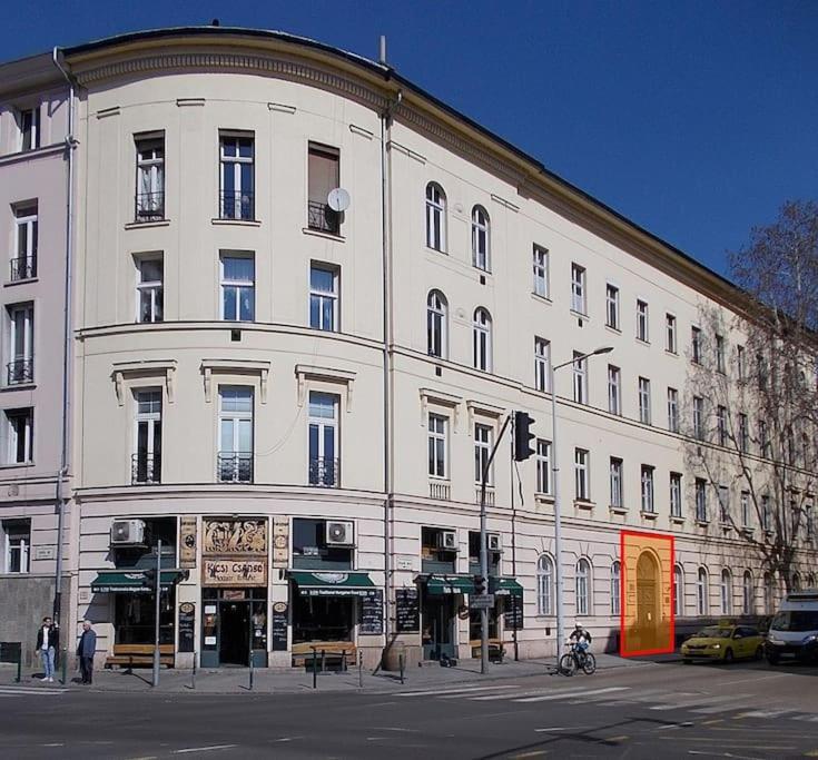 Castlehill Apartman The Perfect Blend Of Urban Living And Sightseeing Convenience Budapeşte Dış mekan fotoğraf